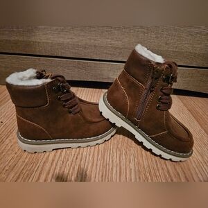 Old Navy Brown Kids Boots with Cream Lining